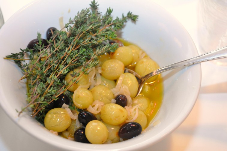 varm Vindruv- och olivsallad