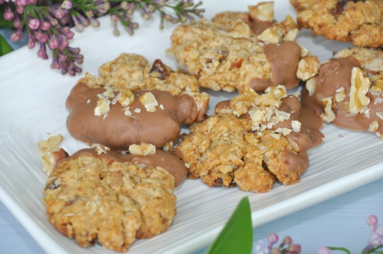 Cookies med dadlar valnötter choklad