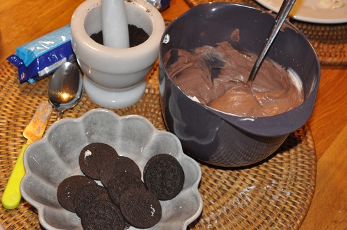 chokladpudding-med-oreos-och-godismaskar2