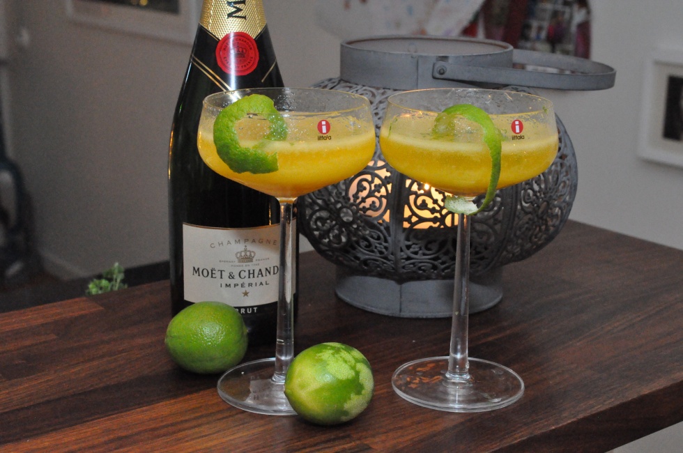 mango_bellini_mangobellini_cocktail_drink_champagne_champagnedrink