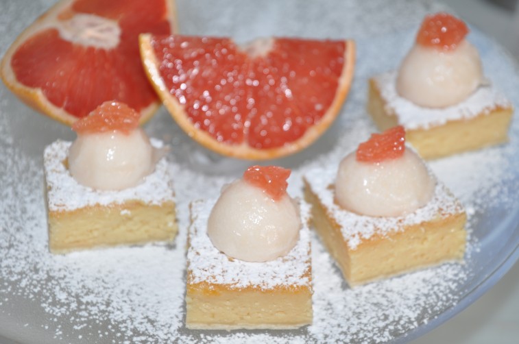 vit-chokladkaka-med-florida-grapefrukt-sorbet-godaste-desserten-till-pask0