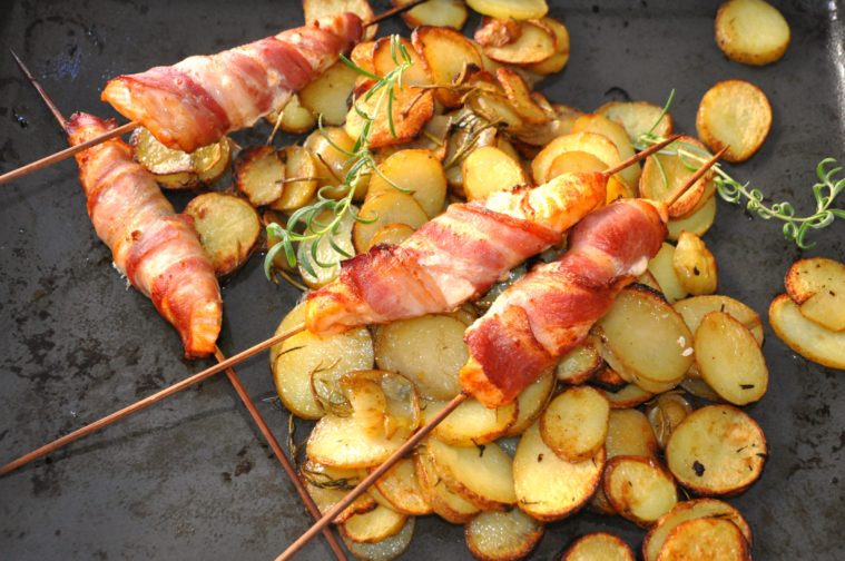 Baconlindade laxspett ugnsrostad potatis